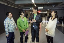 「アニメのキカク」の「－痛車大集合☆キカク PART2－」に出演する（左から）ドランクドラゴン、古坂大魔王、吉木りさ。(c)ひかりTV