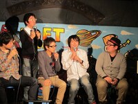 「愚痴が多い」と永沢に怒られた三拍子・久保、磁石・佐々木、ダブルブッキング川元。マシンガンズ西堀の代わりに座る三拍子・高倉。