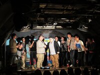 3月1日、東京・新宿ロフトプラスワンにて行われたオールナイトトークライブ「FKD48 TALK LIVE～虎視眈々～」。FKD48の仲直り団体芸。