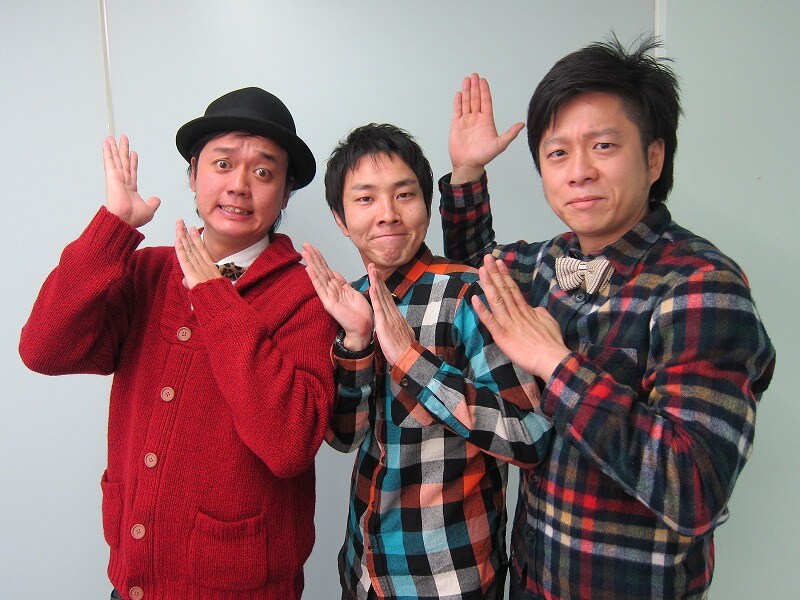 3月8日(金)、9日(土)、東京・Geki地下Libertyにて「ななめ45°ライブ『トランク』~気に入ってたのになぜかしまってあったネタを3人で振り返っていたら、やりたくなっちゃいました。~」を行うななめ45°。