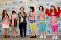 （左から）森三中と、ダイエットに挑戦するボルサリーノ関、出雲阿国、ツジカオルコ。