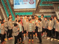 「イジられた感じっすよね」っと、インナーに疑問を抱くデニス・植野。