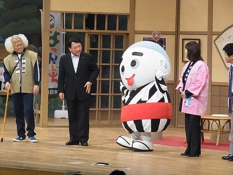 「第2回お笑いフェスティバル『ご当地よしもと新喜劇』」(c)吉本興業