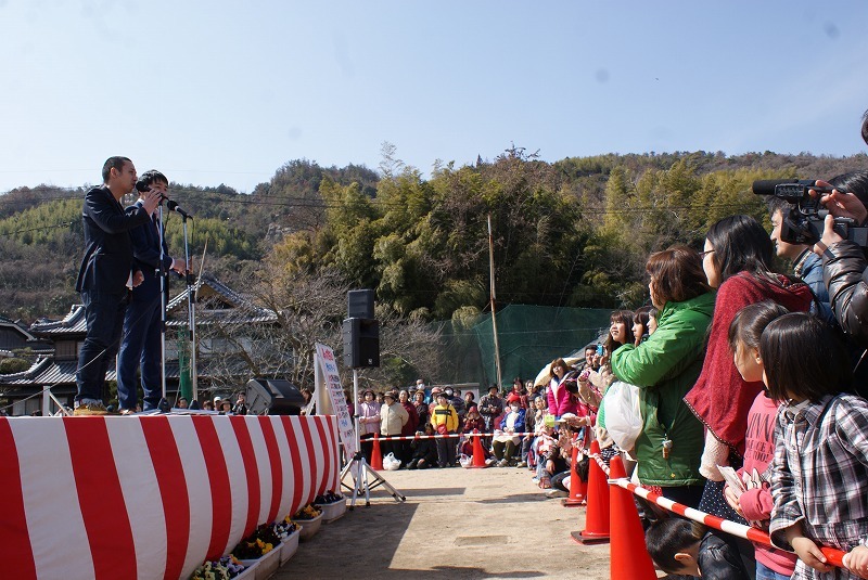 岡山県笠岡市・笠岡諸島「島の大学芸会」(c)吉本興業