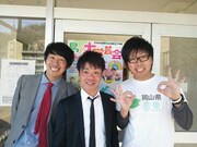 江西あきよし（右）、バードメン（左）。(c)吉本興業