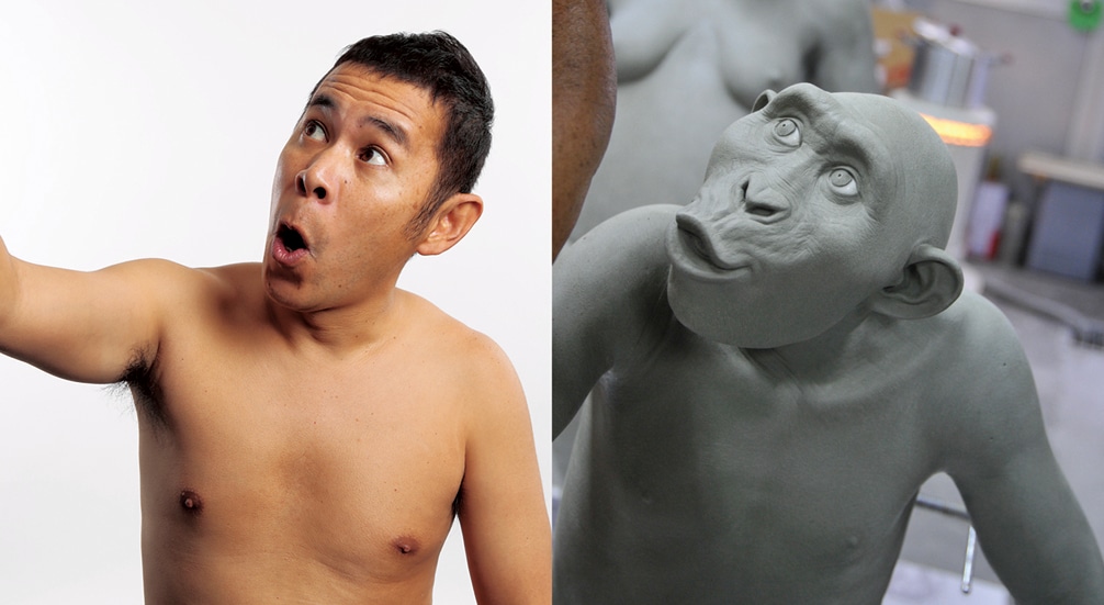 左はナインティナイン岡村。右はその表情をもとに作られた猿人の顔。写真は「無邪気なひょうきんさ」を示した猿人家族の子供の表情。