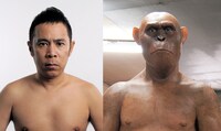 左はナインティナイン岡村。右はその表情をもとに作られた猿人の顔。写真は「やや緊張した意志の強さ」を示した猿人家族の父親の表情。