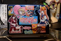 ロビーに展示された小道具の一部。