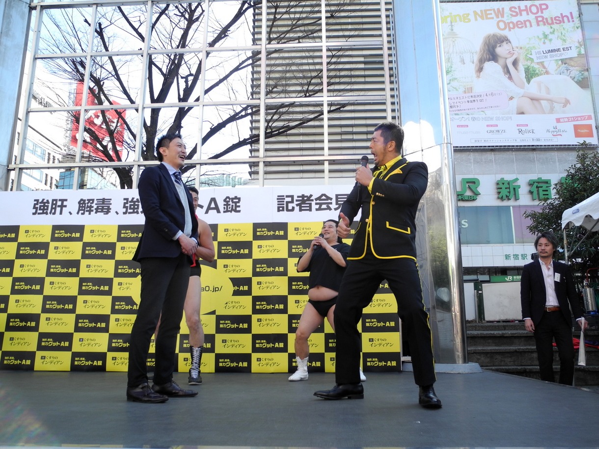 「どんだけ飲んでも、次の日会社に……出てこいやぁ！」と絶叫する高田延彦。