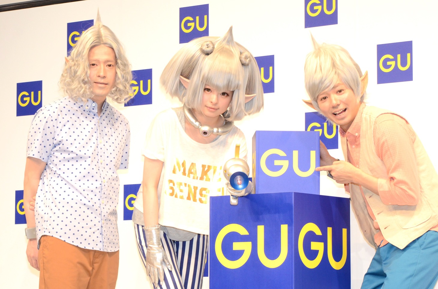 「ジーユー」のイメージキャラクターを務めるきゃりーぱみゅぱみゅとピース。