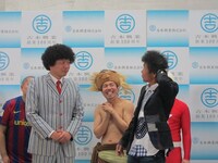 オコチャの髪をうらやましがる寛平。