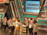 コーナー「こじつけクイズ」の模様。