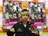 撮影前に取り組んでいたトレーニングを、撮影終了とともにやめたというチュートリアル徳井。「プロテインが脂肪に変わって、おっぱいが大きくなった」と語った。