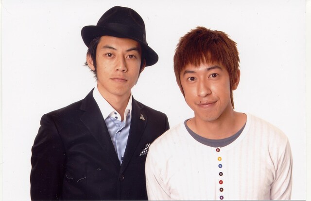 富士急ハイランドのイベント「エンタメ街コン『フジコン』」にゲスト出演するキングコング。