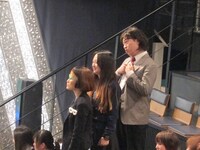 女性芸人のハンデを利用しようと、自分が「小嶋陽菜」と言い張るハンマミーヤ一木。