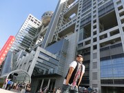 フジテレビでグラビア風ポーズを決めるRG。