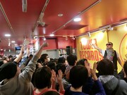 タワーレコード渋谷店で行われたDVD発売記念イベントの様子。