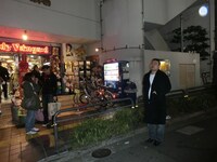 ヴィレッジヴァンガード下北沢店にて、長澤まさみを待つ森山未來風にたたずむRG。