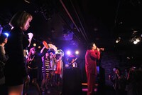 最後はオールスタンディングで大盛り上がり。