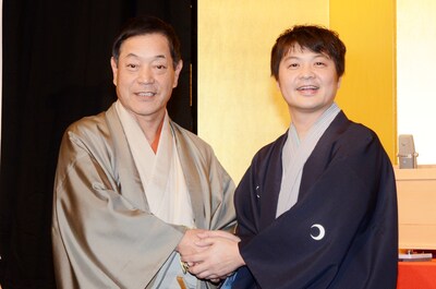 「月亭方正 披露名の会」の東京公演に出演した月亭方正（右）と、師匠の月亭八方（左）。