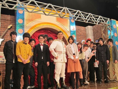 「学生才能発掘バラエティ 学生HEROES!」（テレビ朝日）後半出演者集合写真。