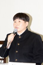 小杉君役の森三中・大島。「この番組が1日の疲れを癒すのか、それとも見ている人はまた疲れるのか（笑）。『あー、1日が終わった！ よし明日もがんばろう！』という気持ちになってほしい」と語った。