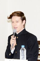 花輪君役のウエンツ瑛士。「永沢君のお話をいただいたときに、すぐ花輪君の役だろうなと思った。先週1週間くらいで『ベイビー』って100回くらい言った。イヤミな奴なはずだけど愛される」と述べた。