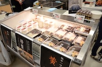 グルメイベント「寺門ジモンのフードパーク マジ！ウマすぎ!! 夢の特選グルメ大集合！」の様子。