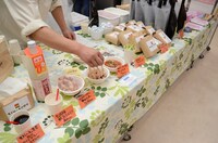 グルメイベント「寺門ジモンのフードパーク マジ！ウマすぎ!! 夢の特選グルメ大集合！」の様子。