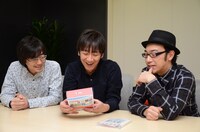 完成したDVD-BOXにご満悦の3人。