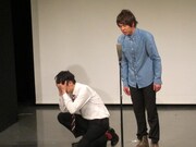 漫才中、金井に褒められたいあまり暴走する和田。