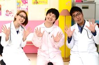 「ぼくらの恋愛クリニック 毎度ごめんどうおかけします」に出演するオードリー若林（中央）、おぎやはぎ小木（右）、SHELLY（左）。