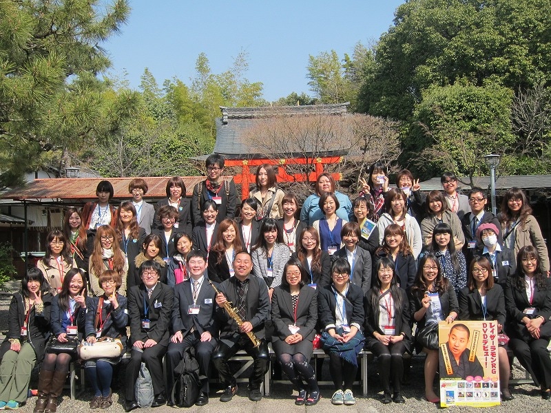 大阪・京都にて行われた「参加者全員が大阪吉本のマネージャーになりきってRGと一緒にDVDをプロモーションしてまわるミステリーバスツアー」。