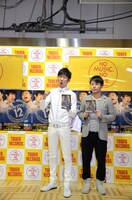 DVD「NON STYLE 12 後編 ～2012年、結成12年を迎えるNON STYLEがやるべき12のこと～」発売記念イベントに登場したNON STYLE。