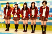 応援サポーターを務めるNMB48。