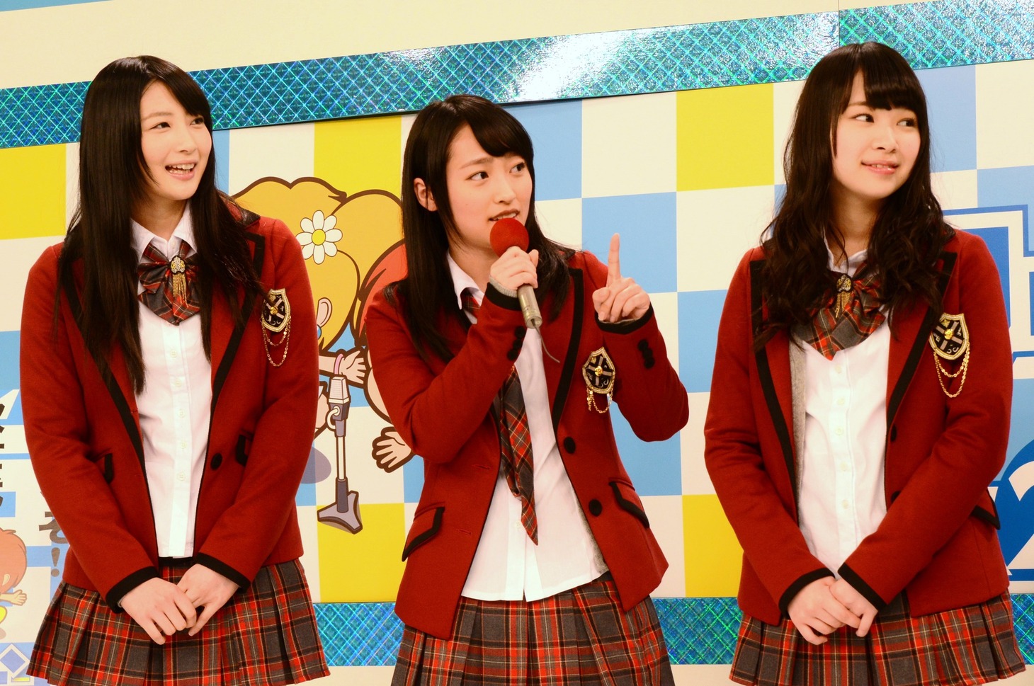（左から）岸野里香、小谷里歩、小笠原茉由。
