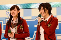 「さやみるきー」こと渡辺美優紀（左）と、山本彩（右）。