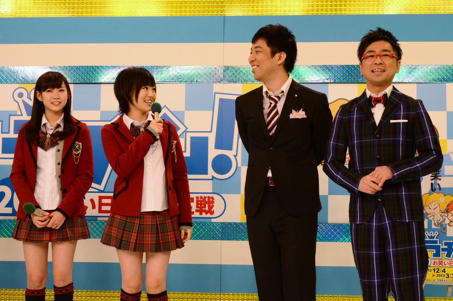 会見の様子。