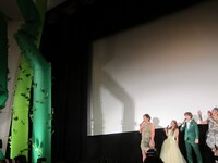 会場に生えた大きい豆の木。