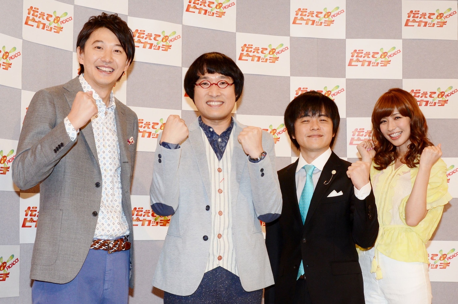 新番組「伝えてピカッチ」に出演する、男性チームのキャプテン・バカリズム（右から2人目）、女性チームのキャプテン・優木まおみ（右端）、準レギュラーの南海キャンディーズ山里（左から2人目）、司会の青井実NHKアナウンサー（左端）。
