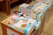 「笑いと平和の百冊シリーズ」春のフェア対象書籍の一部。