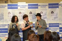 MCにしずる村上を迎えたトークショーの一場面。