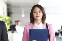 OL役の長澤まさみ