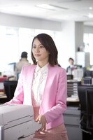 OL役の長澤まさみ