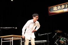 おいでやす小田。刺されても馬車馬のように働かされるDJのネタで準決勝に進出。 (c)MBS