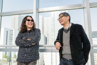 みうらじゅん（左）といとうせいこう（右）。「見仏記」コンビとして、また「ザ・スライドショー」を届ける「ロックンロール・スライダーズ」として長年活動をともにしている。