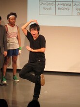 第1回大会優勝者・オジンオズボーン篠宮の「シェー」。