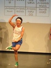 この日ノーセンスな上にスベり、南川をイライラさせた期待のノーセンス芸人サンシャイン池崎。このポーズは「病院に現れたシェーマン」。