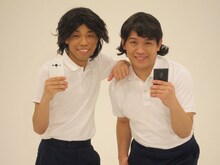 ソフトバンクオフィシャルサイトにて「あたりまえ体操ソフトバンクVer.」動画を披露しているCOWCOW。