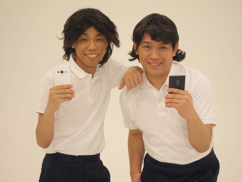 ソフトバンクオフィシャルサイトにて「あたりまえ体操ソフトバンクVer.」動画を披露しているCOWCOW。